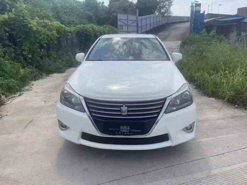 桂林14年丰田皇冠1