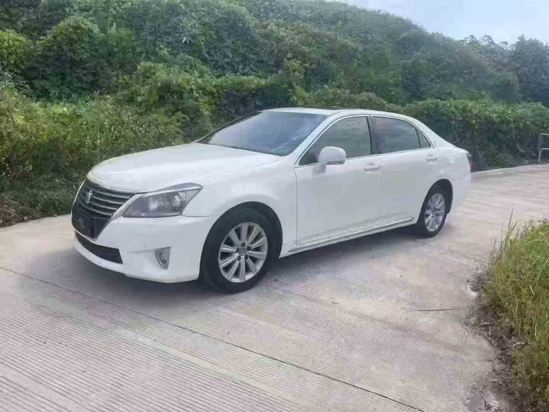 桂林14年丰田皇冠2