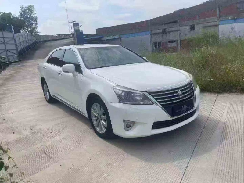 桂林14年丰田皇冠3