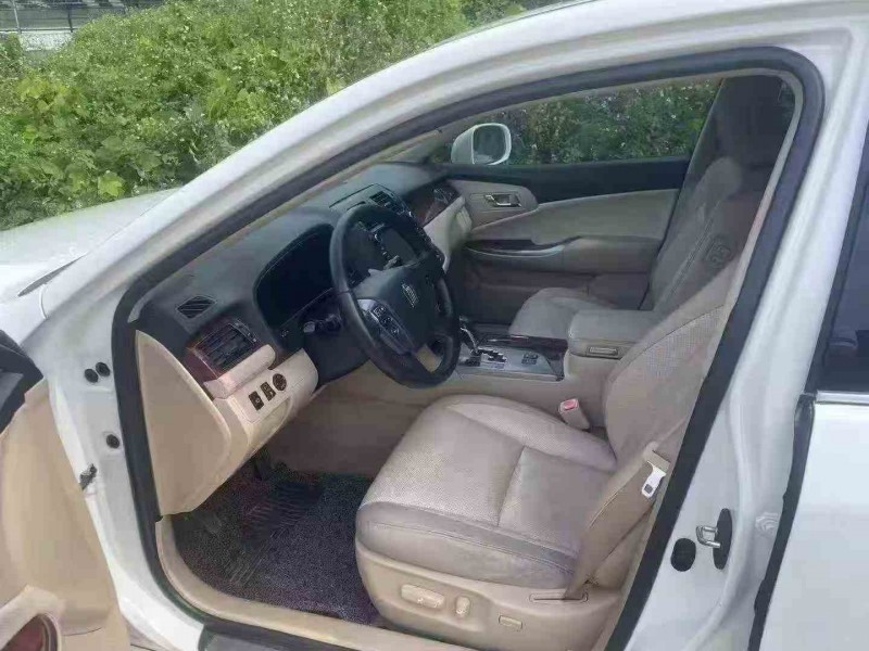 桂林14年丰田皇冠5