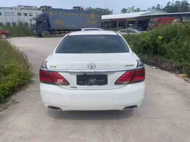 桂林14年丰田皇冠6