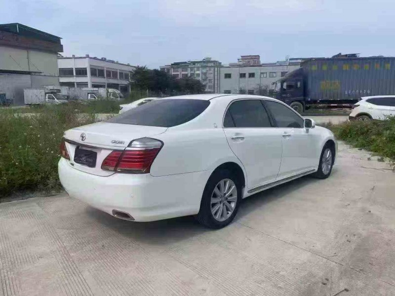 桂林14年丰田皇冠8