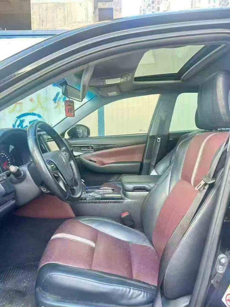 北海17年丰田皇冠5