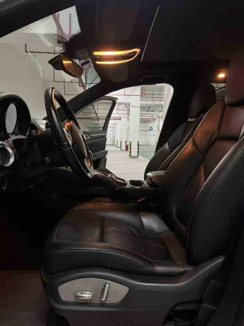 重庆13年保时捷卡宴4