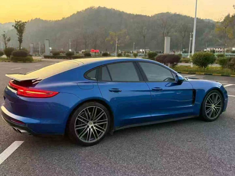 重庆19年保时捷帕拉梅拉8