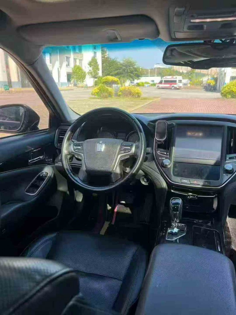 北海18年丰田皇冠8