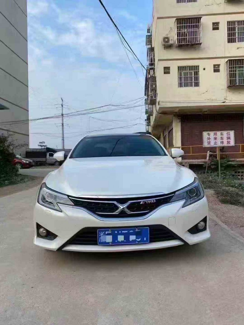 梧州15年丰田锐志1