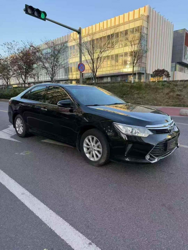 枣庄17年丰田凯美瑞2