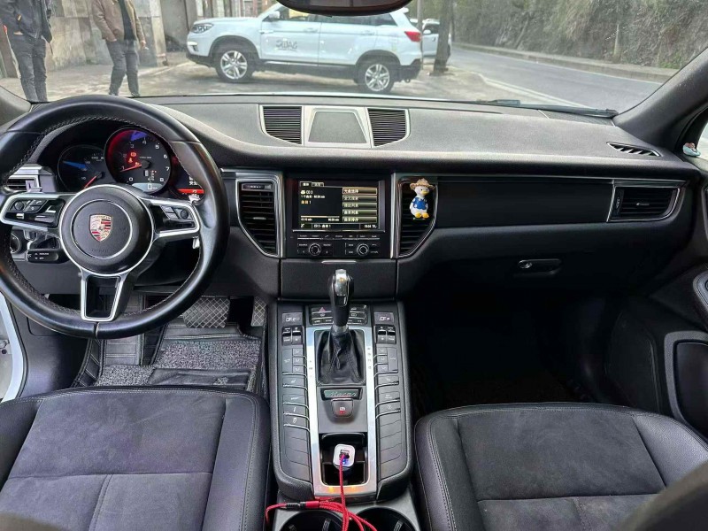 衡阳16年保时捷Macan3