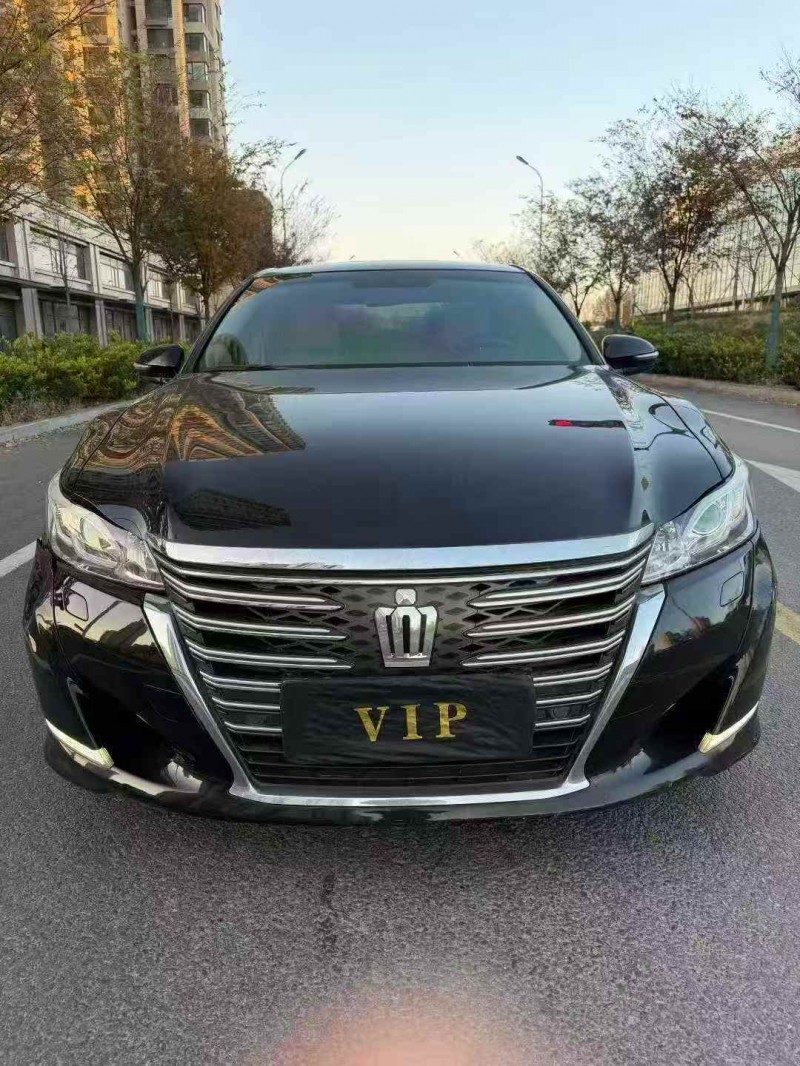 东营16年丰田皇冠1