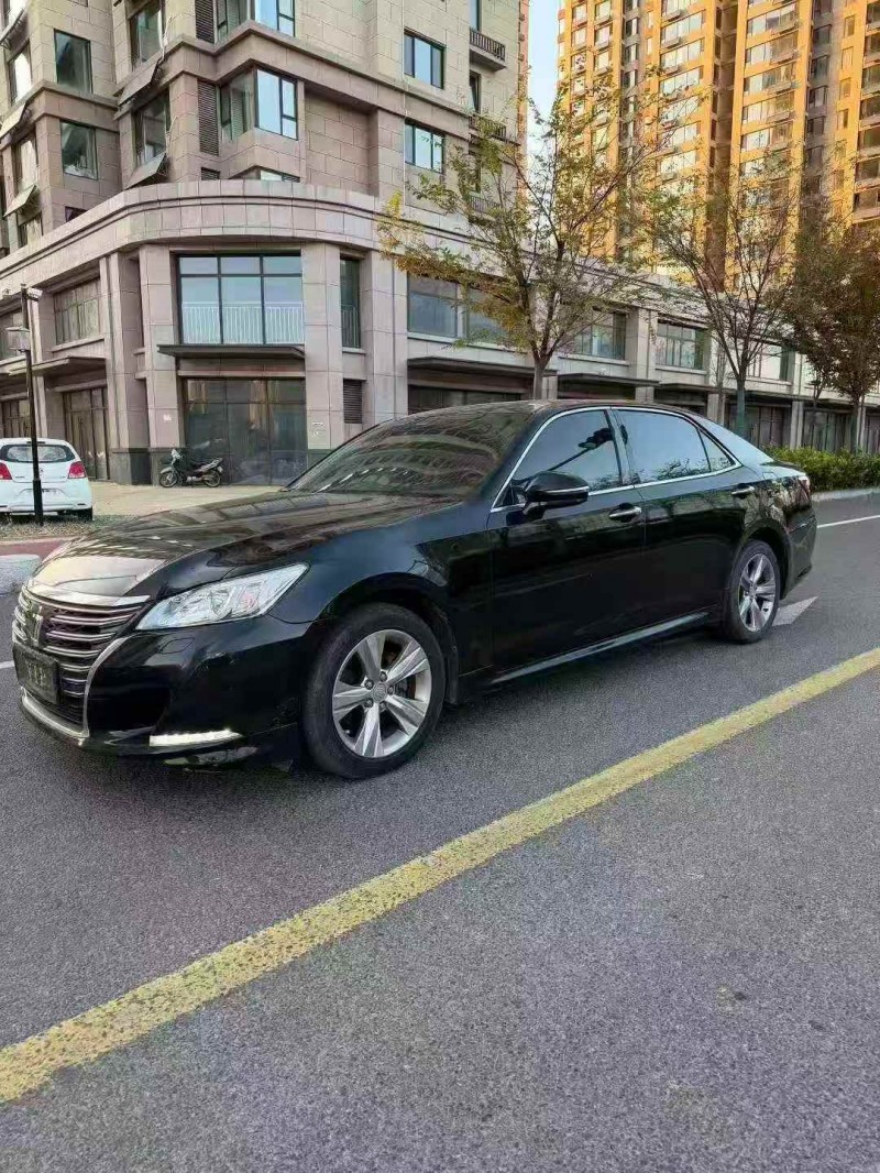 东营16年丰田皇冠2