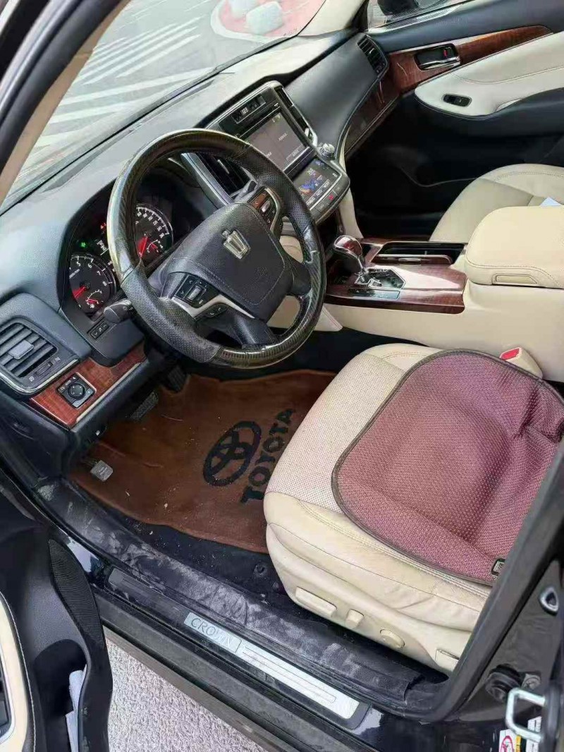 东营16年丰田皇冠4