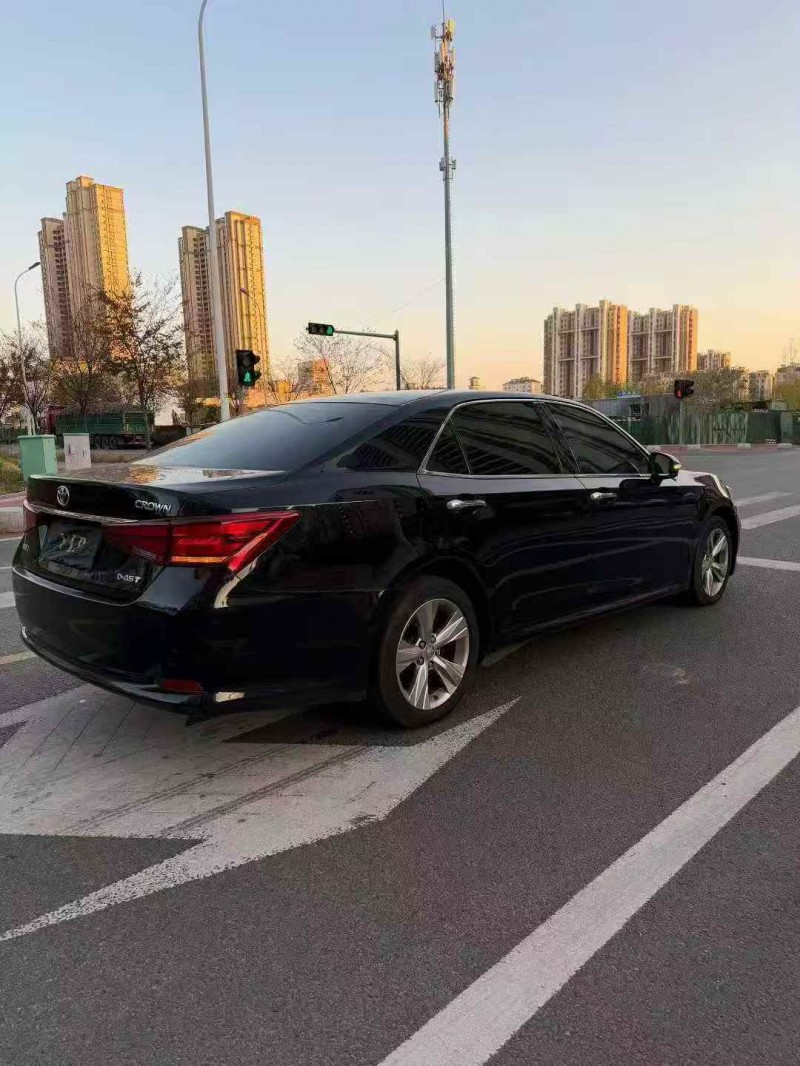 东营16年丰田皇冠6