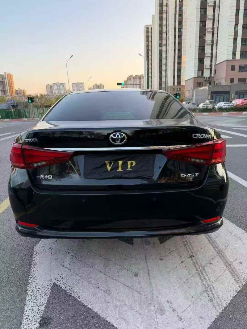 东营16年丰田皇冠8