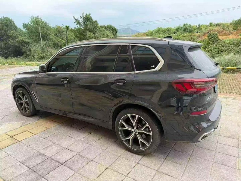 九江23年宝马X57