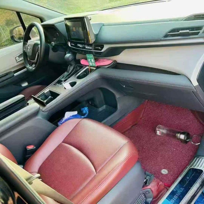 东营22年丰田塞纳8