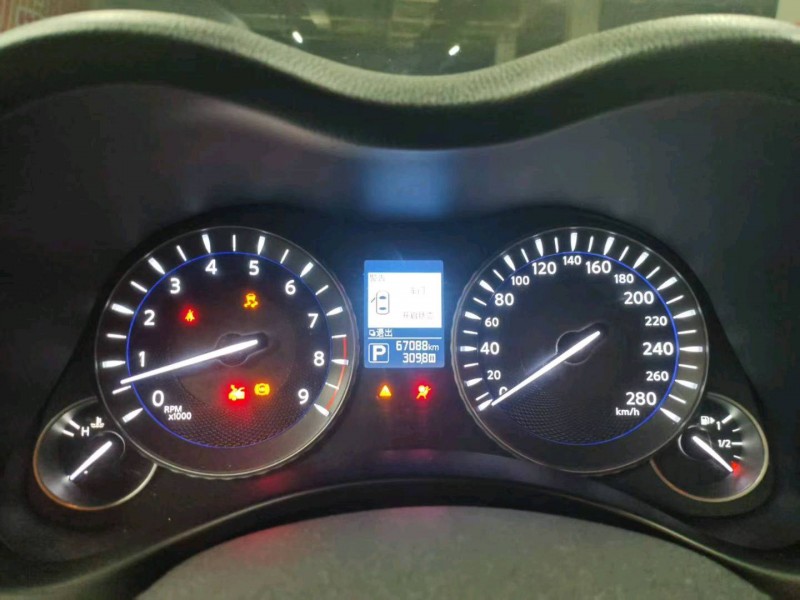 成都17年英菲尼迪Q707