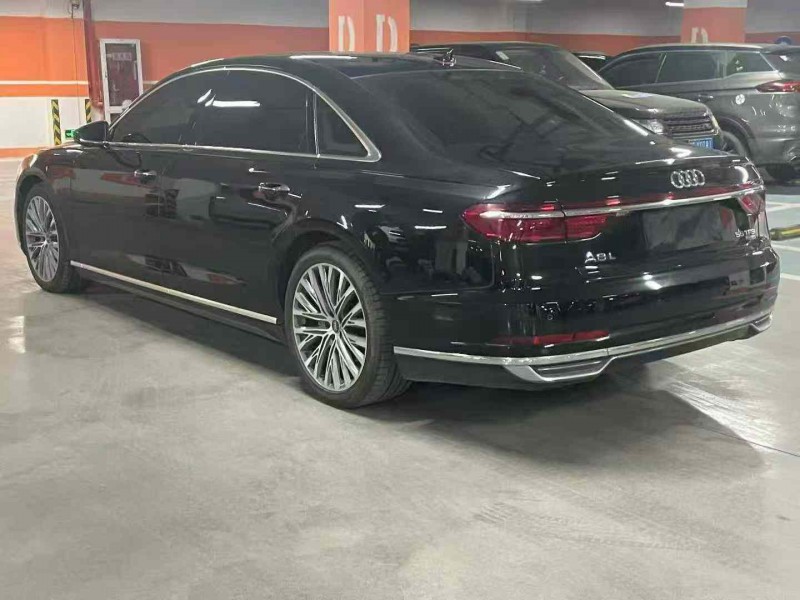 苏州22年奥迪A8L8