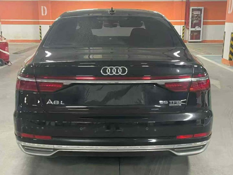 苏州22年奥迪A8L9