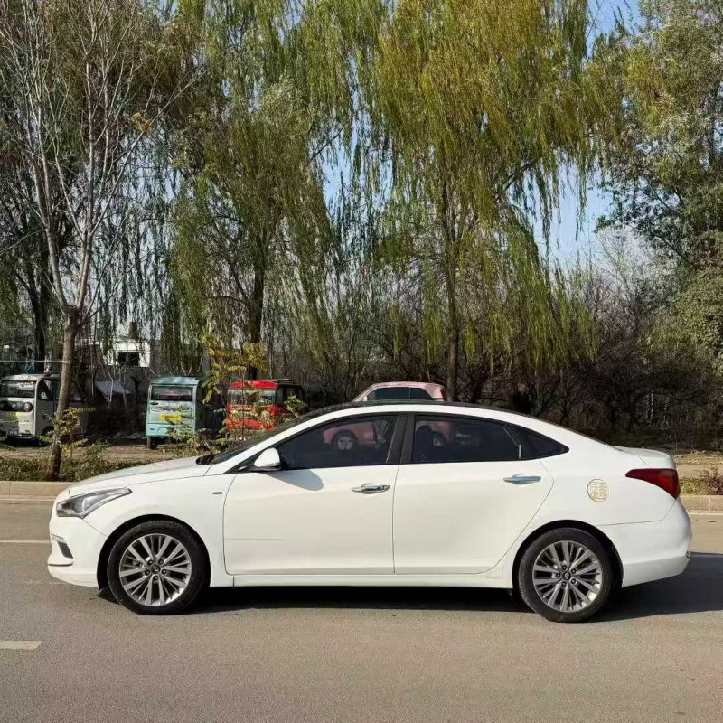 南京18年现代名图8