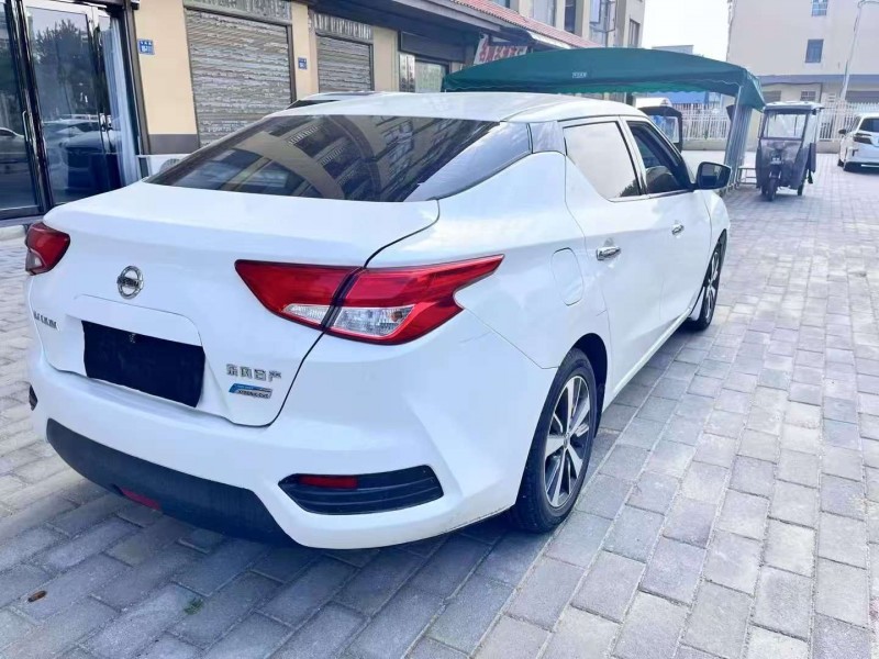 郑州16年日产蓝鸟8