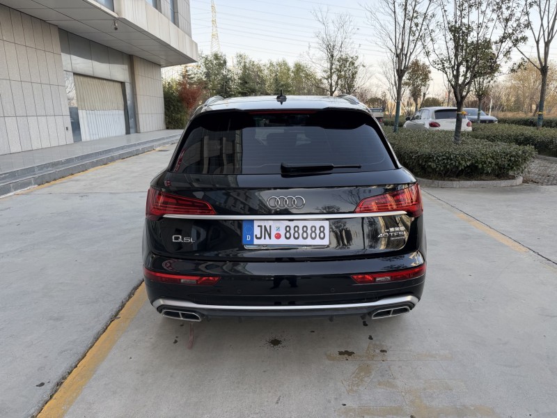 济宁22年奥迪Q59