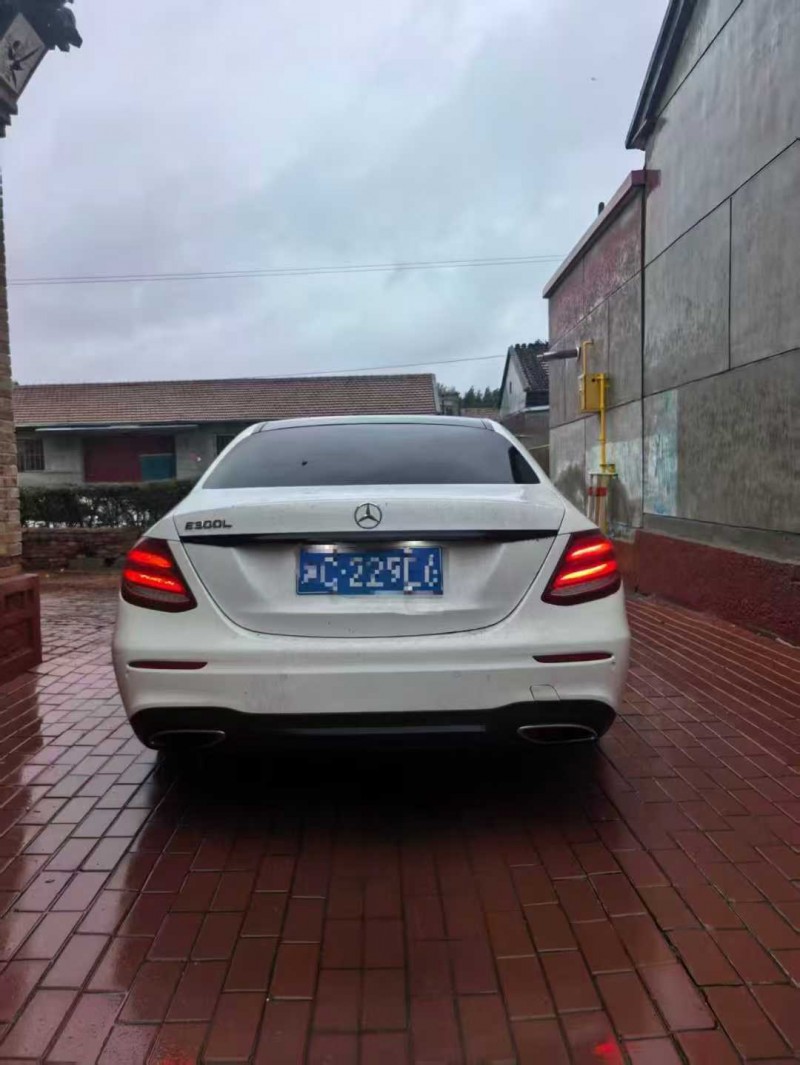 天津17年奔驰E9