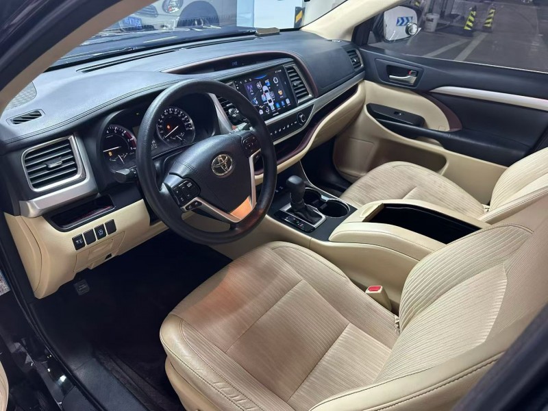 成都17年丰田汉兰达3