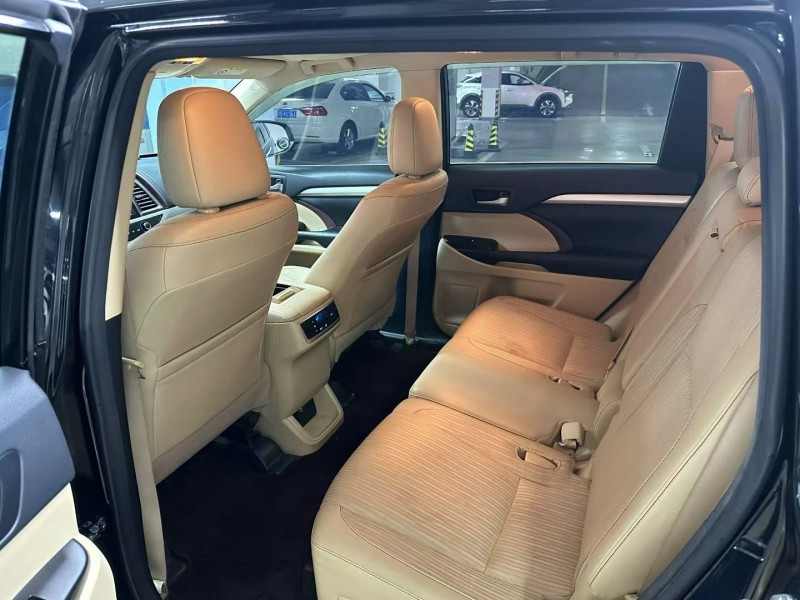 成都17年丰田汉兰达4