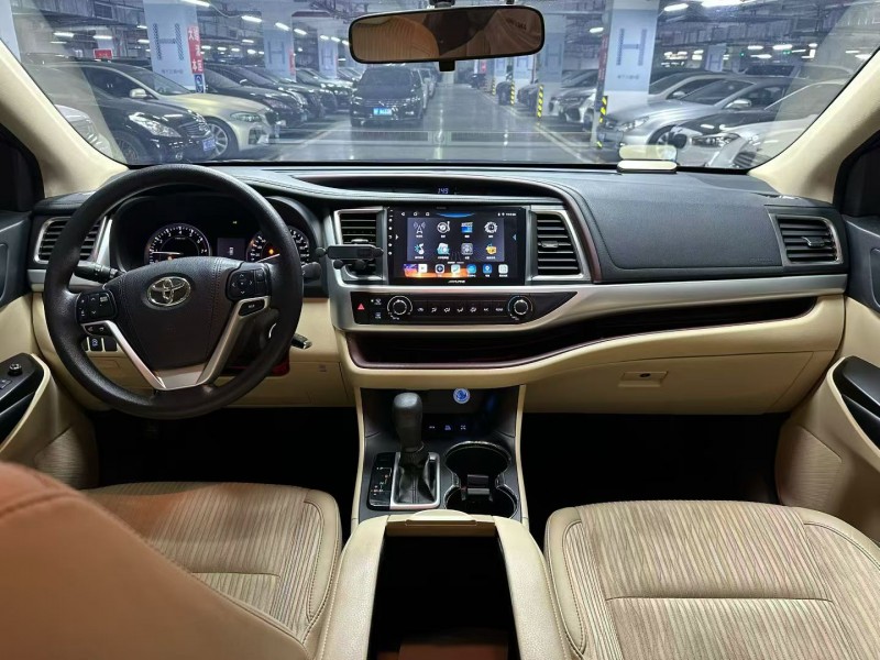 成都17年丰田汉兰达5