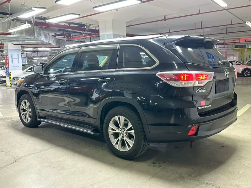 成都17年丰田汉兰达8