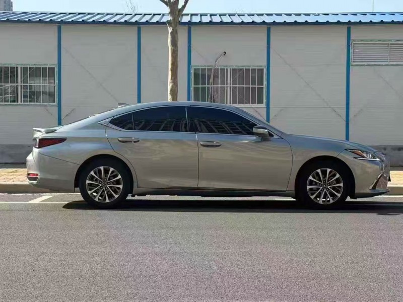 郑州23年雷克萨斯ES8