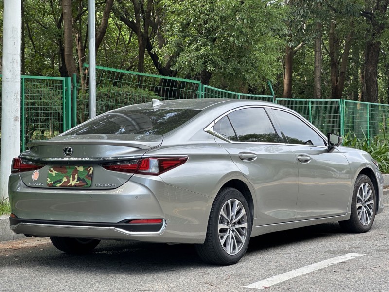 东莞23年雷克萨斯ES8