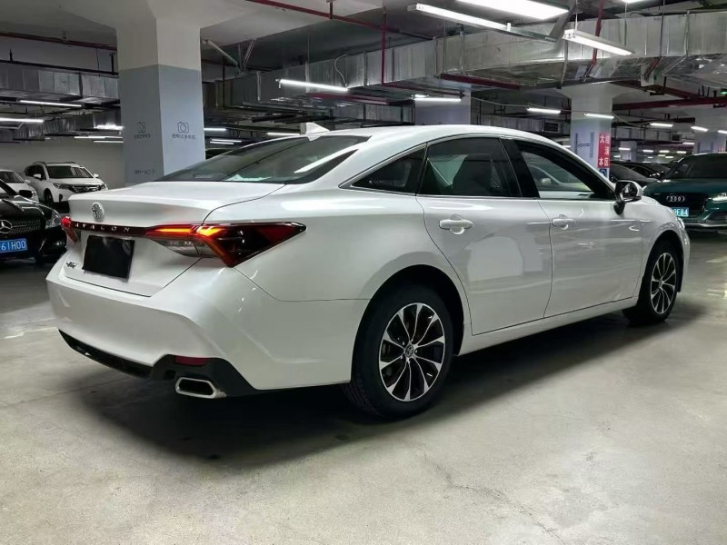 成都24年丰田亚洲龙8