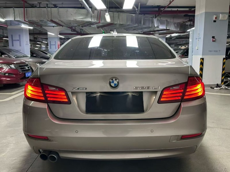 成都17年宝马5系8