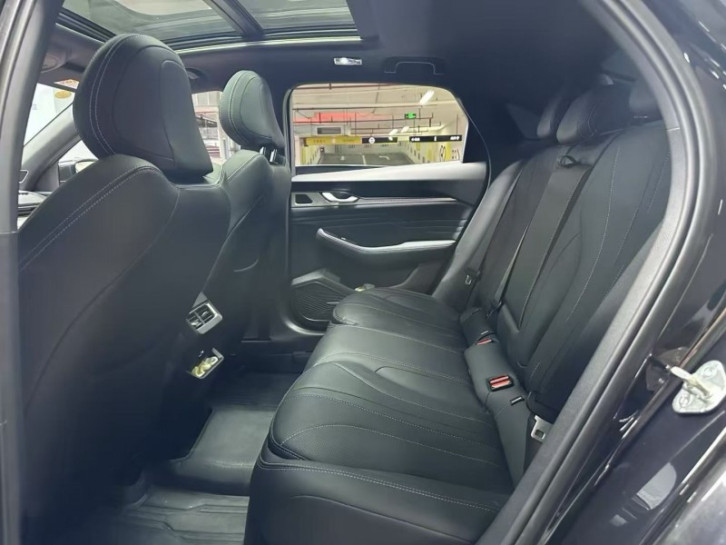 成都25年吉利星瑞5