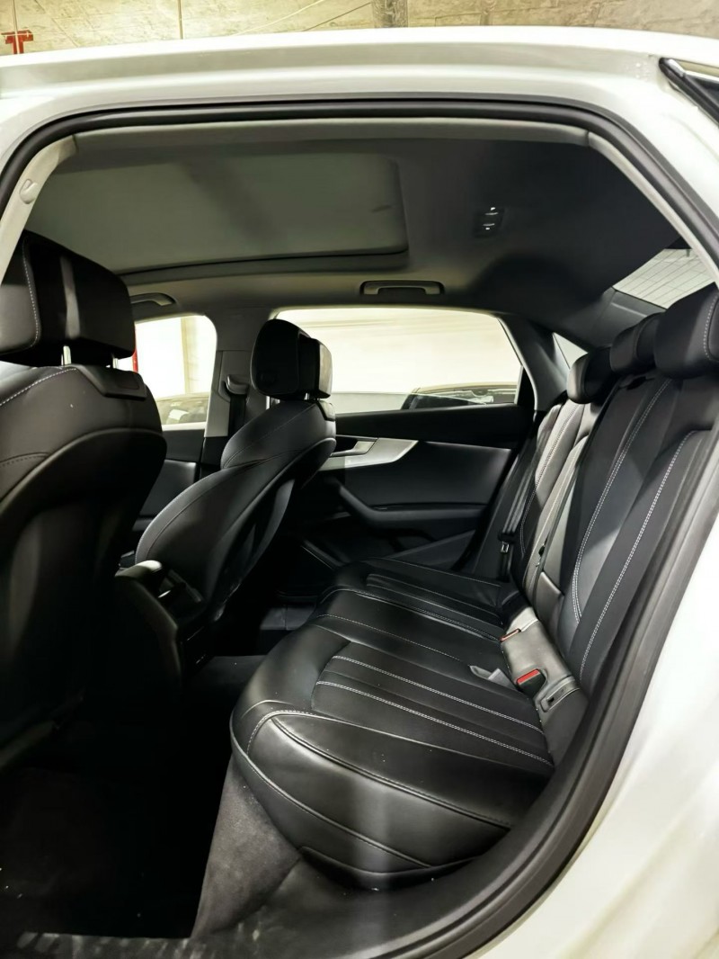 成都24年奥迪A4L5