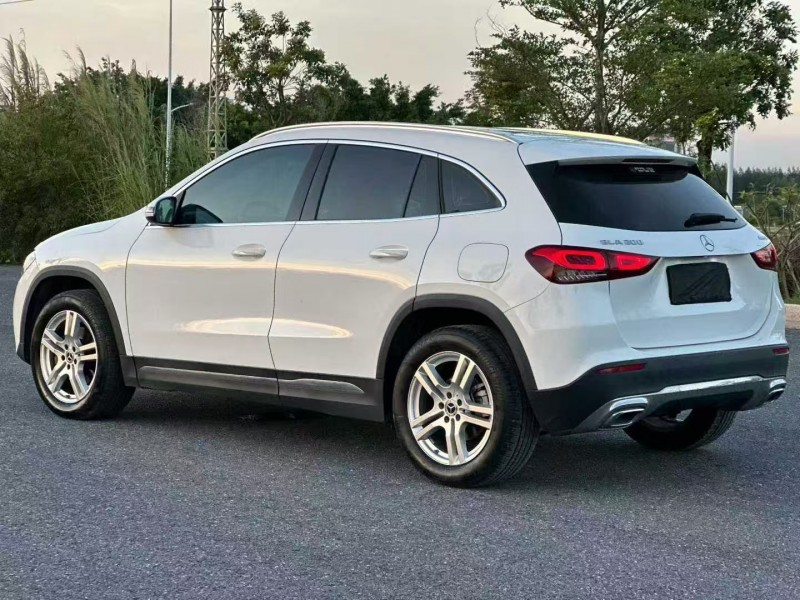 广州23年奔驰GLA7