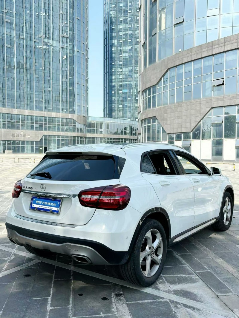 广州18年奔驰GLA7