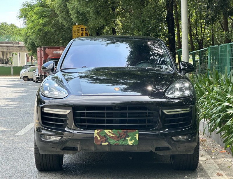 东莞15年保时捷卡宴1