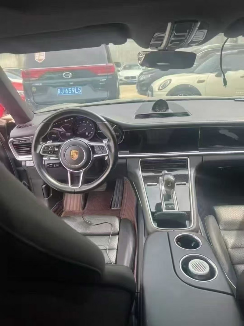 广州17年保时捷帕拉梅拉4