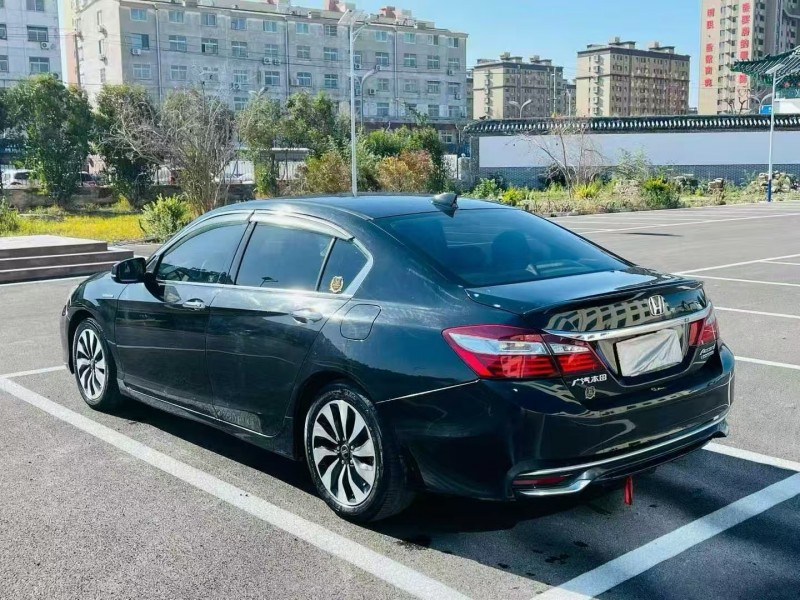 聊城17年本田雅阁7