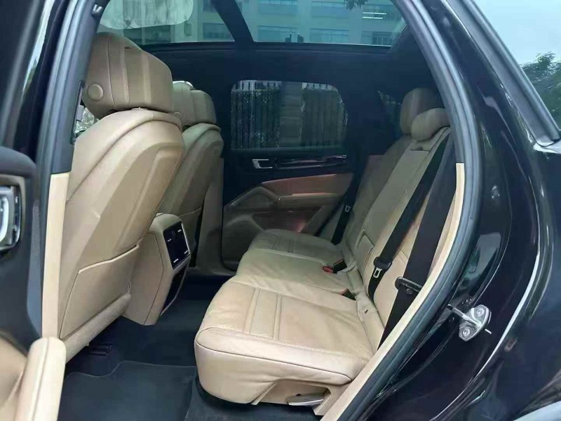 广州19年保时捷卡宴4