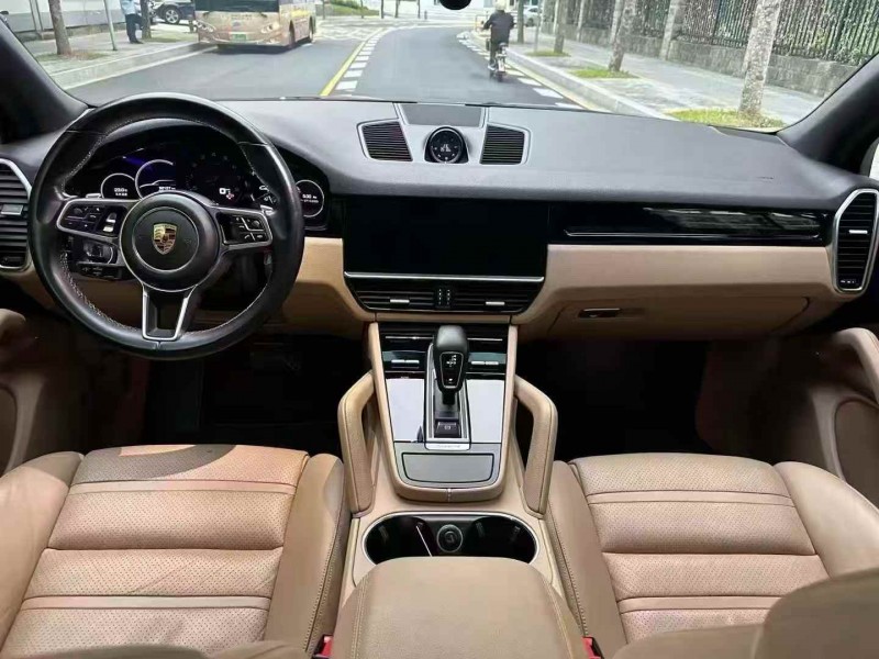 广州19年保时捷卡宴5