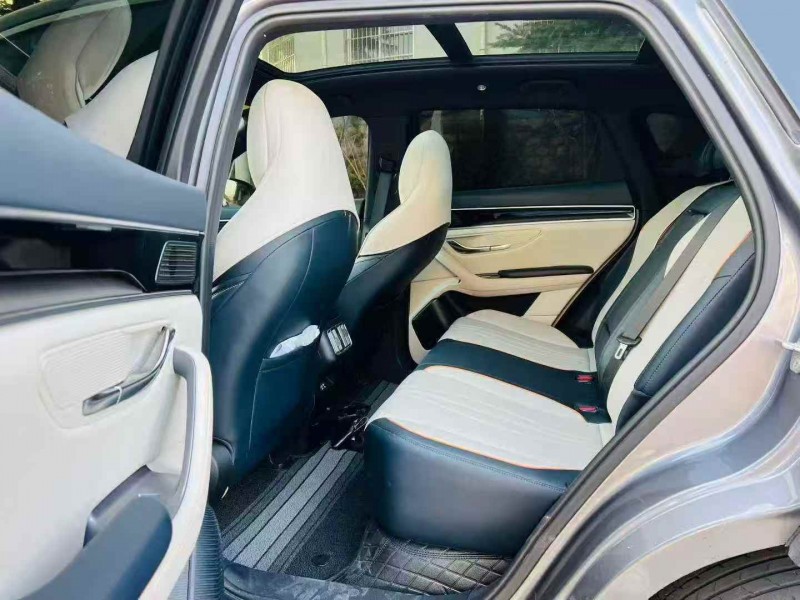 济宁24年比亚迪宋5