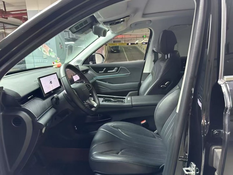 成都25年奇瑞风云9