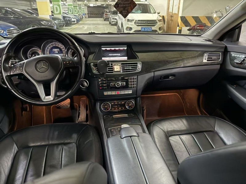 成都14年奔驰CLS5