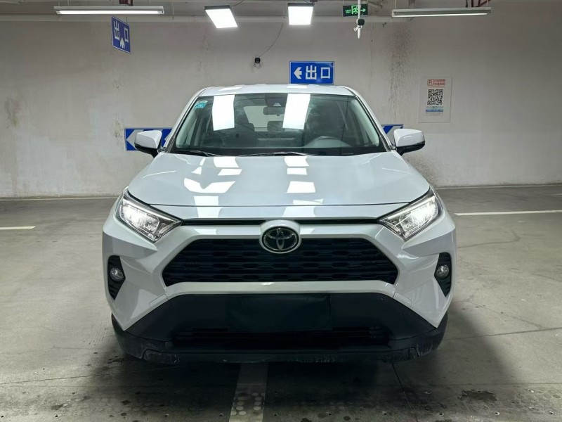 成都21年丰田RAV4荣放1