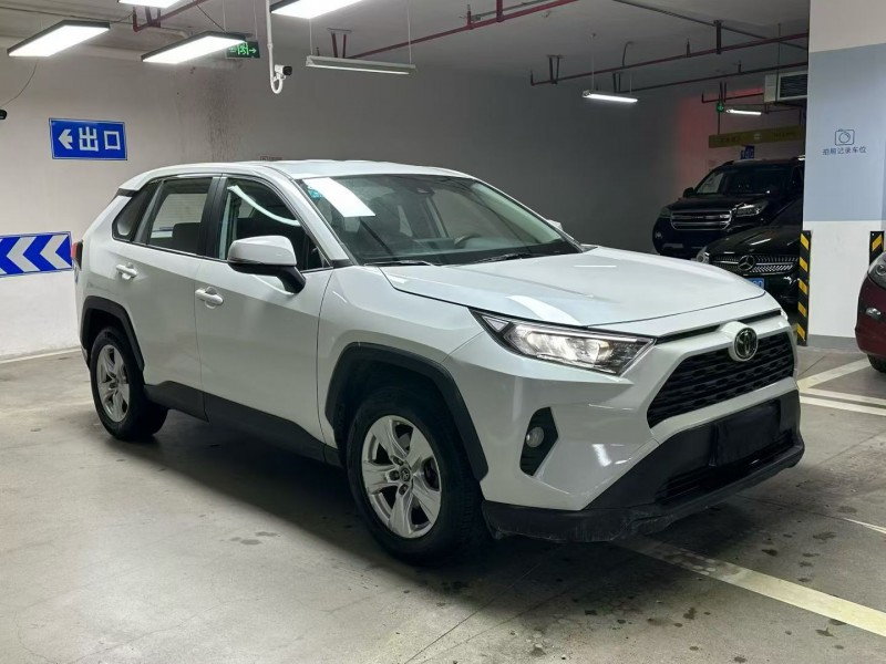 成都21年丰田RAV4荣放2