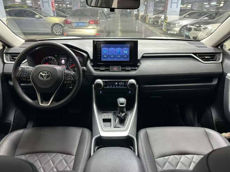 成都21年丰田RAV4荣放4